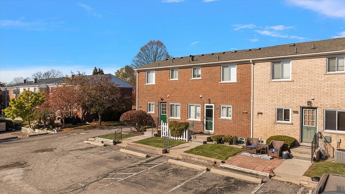 2 bed, 1.5 bath, 946 sqft, $2,000 — Photo 4