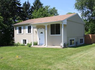 1326 Barberry Ln, Round Lake Beach, IL 60073