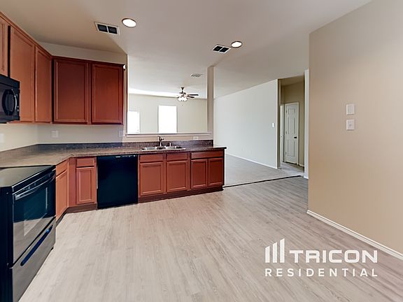 3rd image of 817 Sheryn Dr