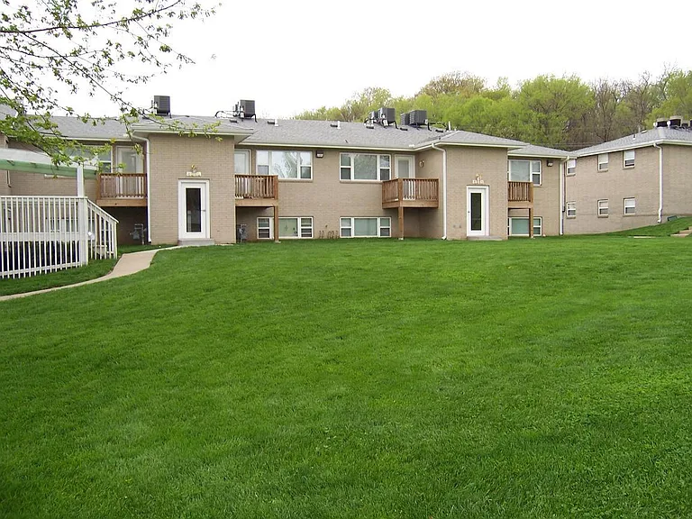 4545 NW Greystone Ct — Photo 2