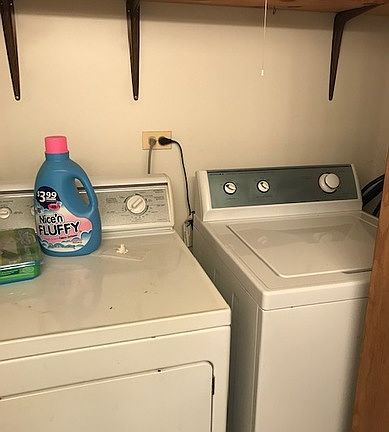 4th image of 1830 Cambridge Dr