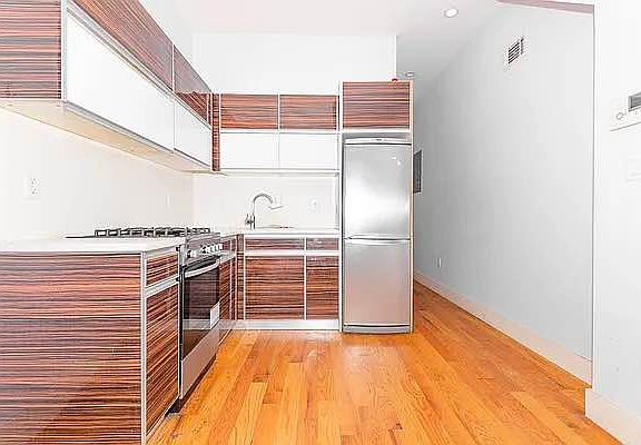 5th image of 490 Kosciuszko St APT 1L