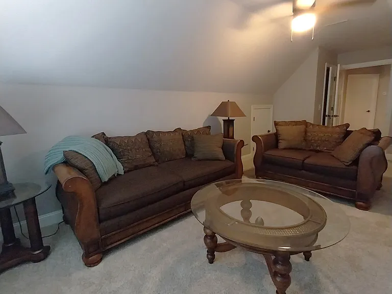 Fully Furnished Bonus Room