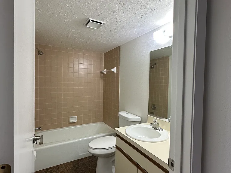 2531 Bayshore Gardens Pkwy #30 — Photo 9