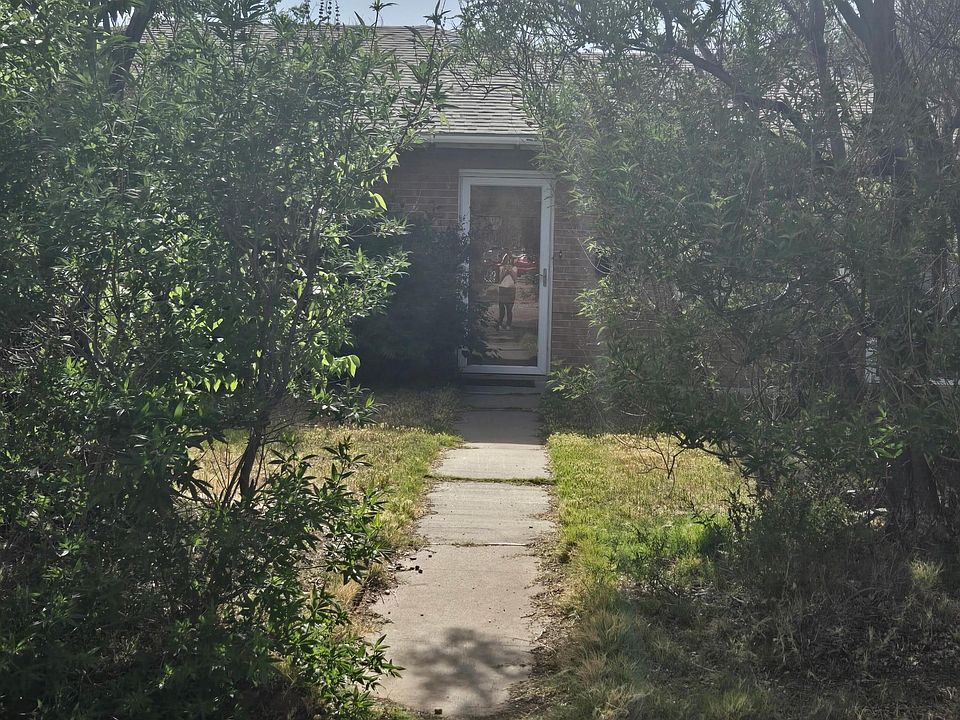 2nd image of 1823 Valencia Dr NE