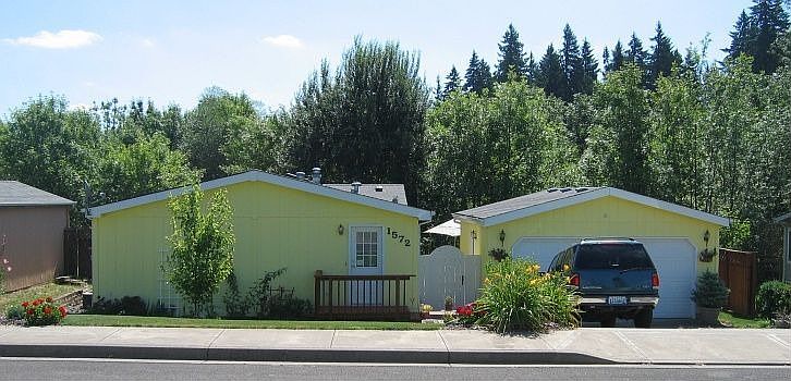 Pretty little yellow House