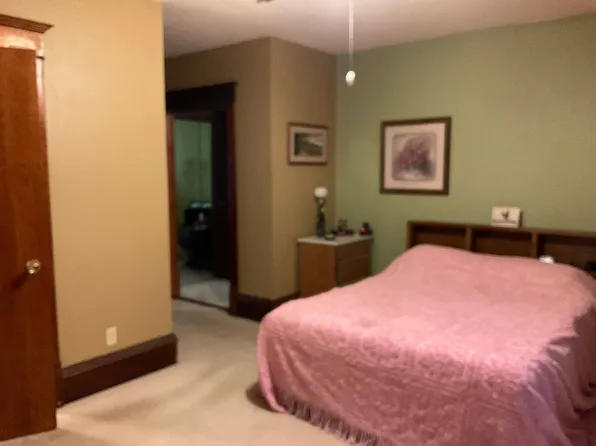 204 N Lubeck St, Holstein, IA 51025
