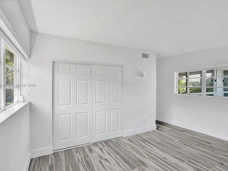 19260 NE 22nd Ave — Photo 31