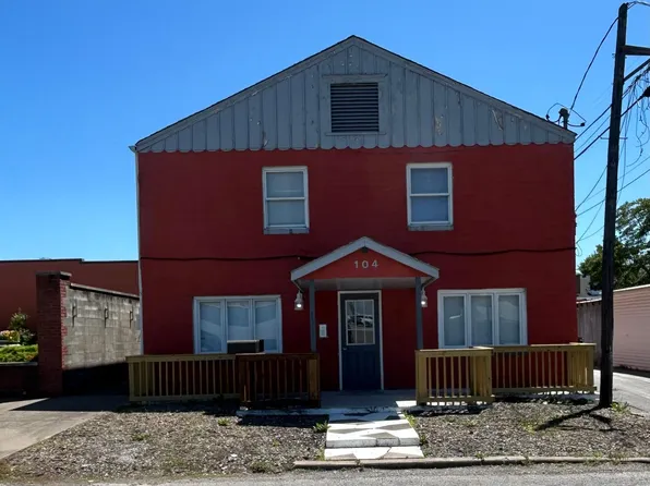 104 W Adams St, Herrin, IL 62948