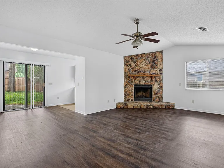 1445 Classic Oak Rd W — Photo 7