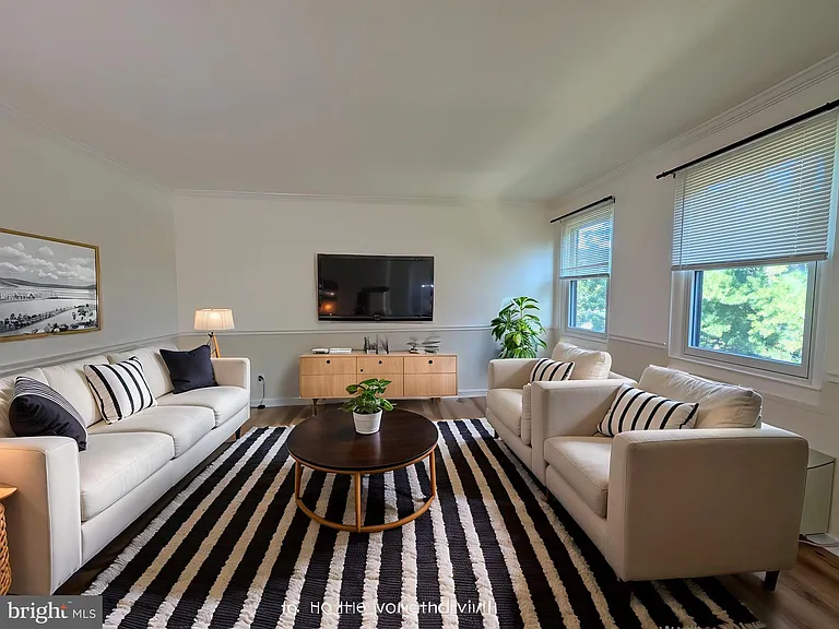 4824 Chevy Chase Dr #302 — Photo 1