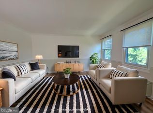 4824 Chevy Chase Dr APT 302, Chevy Chase, MD 20815