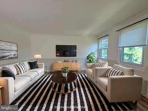 4824 Chevy Chase Dr #302 Photo 1