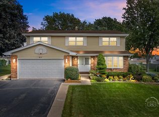 877 Malibu Ct, Carol Stream, IL 60188