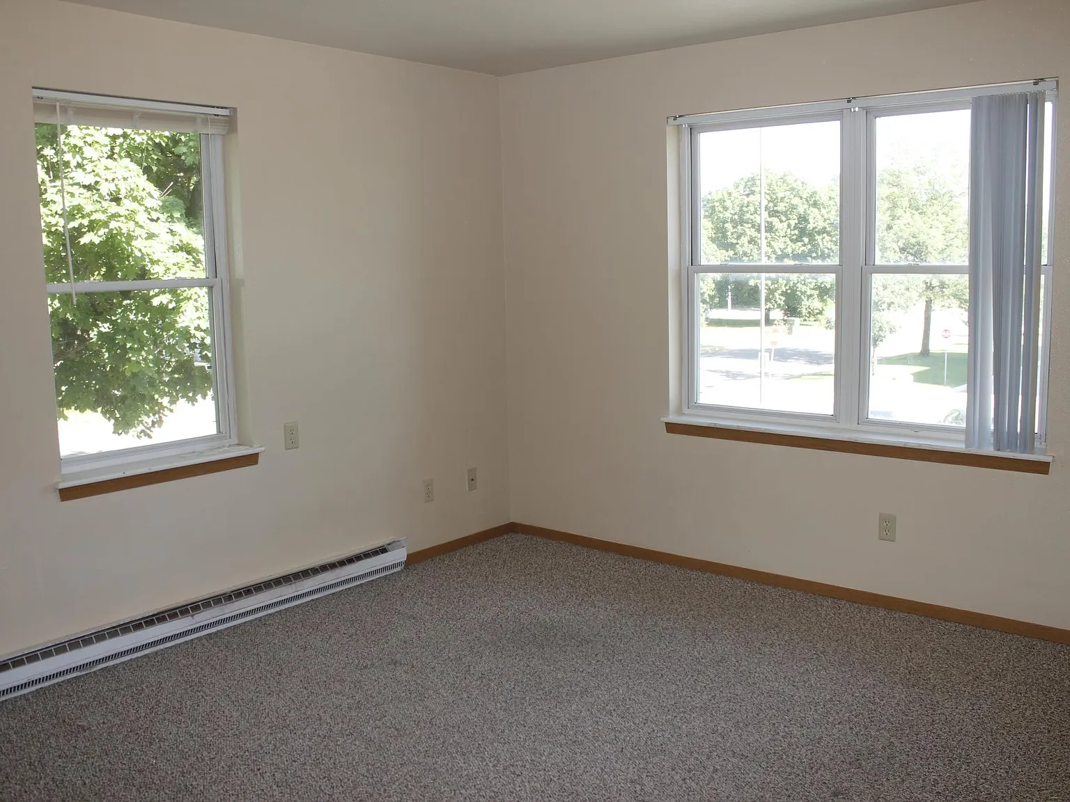 3 bed, 1008 sqft, $1,320 — Photo 3