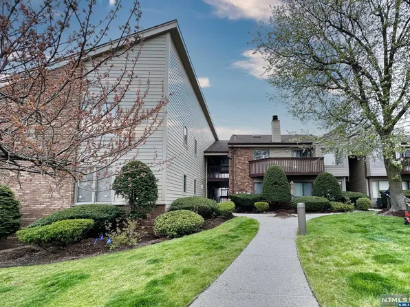 333 Liberty St APT 1, Little Ferry, NJ 07643