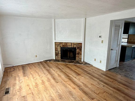 3rd image of 1198 Morrow Rd APT A