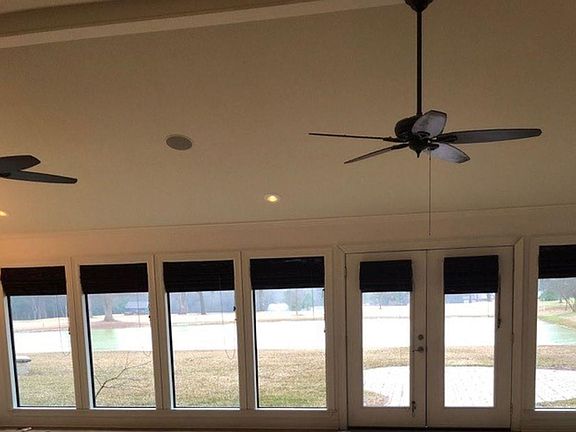 3rd image of 214 Texas Dr
