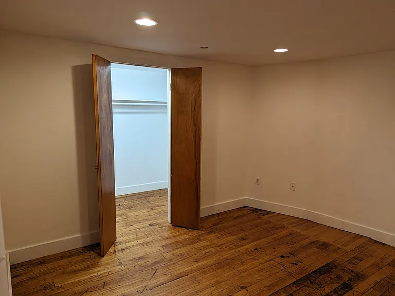 1 Westinghouse Plz #C301 — Photo 8