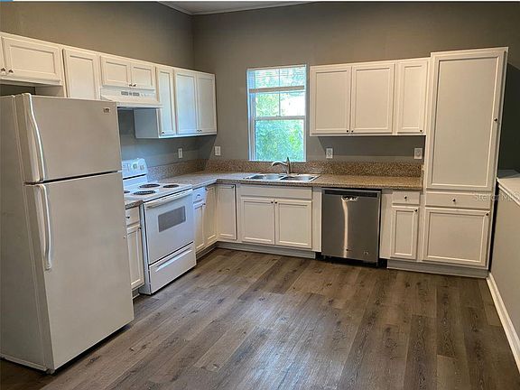 4th image of 565 James St