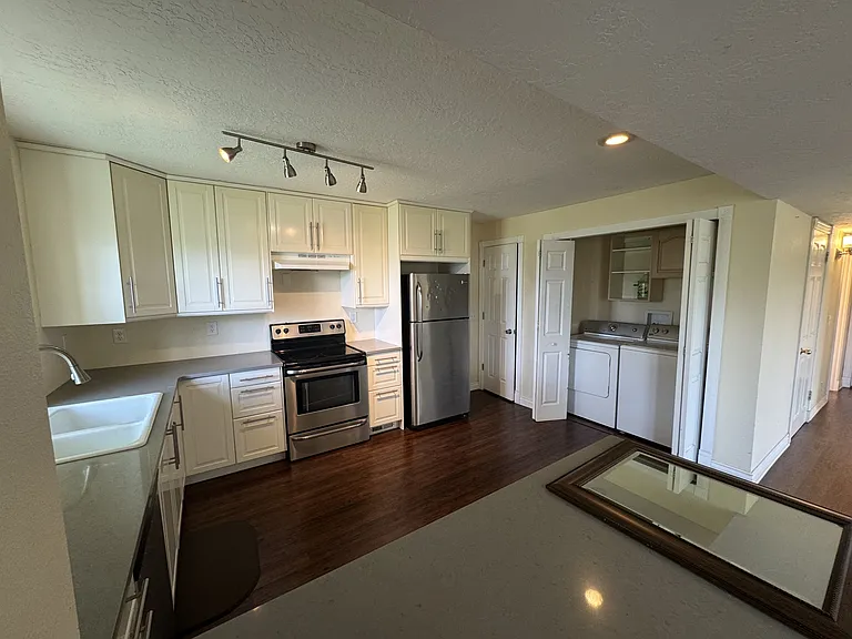 340 Rainbow Ln #B2 — Photo 2