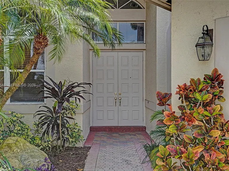 10800 Haydn Dr — Photo 2