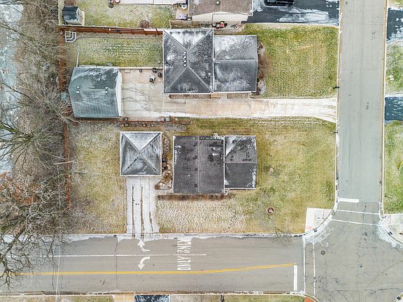 5th image of 16001 Oak Ave