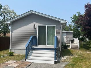 53 Waverly St, Warwick, RI 02889