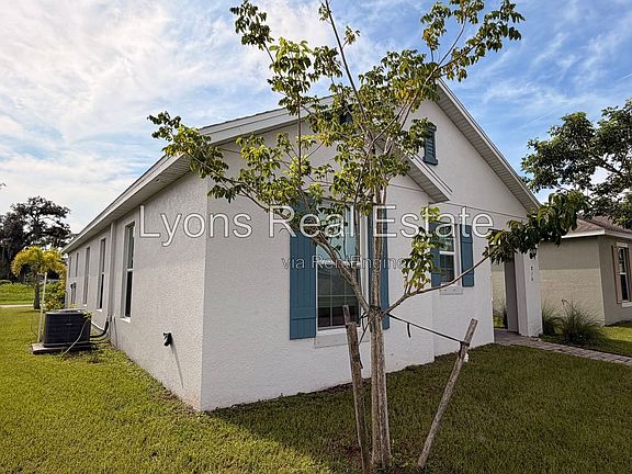 3rd image of 816 Friendship Cir