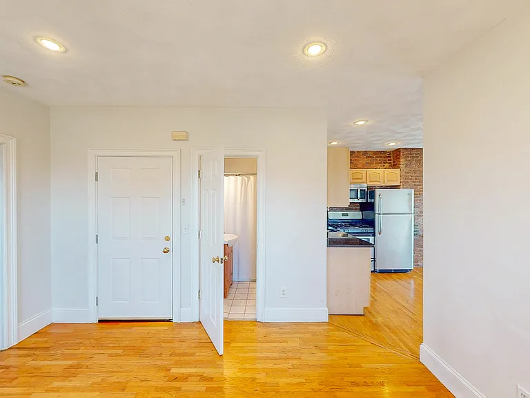1 Henderson Ave #2 — Photo 6