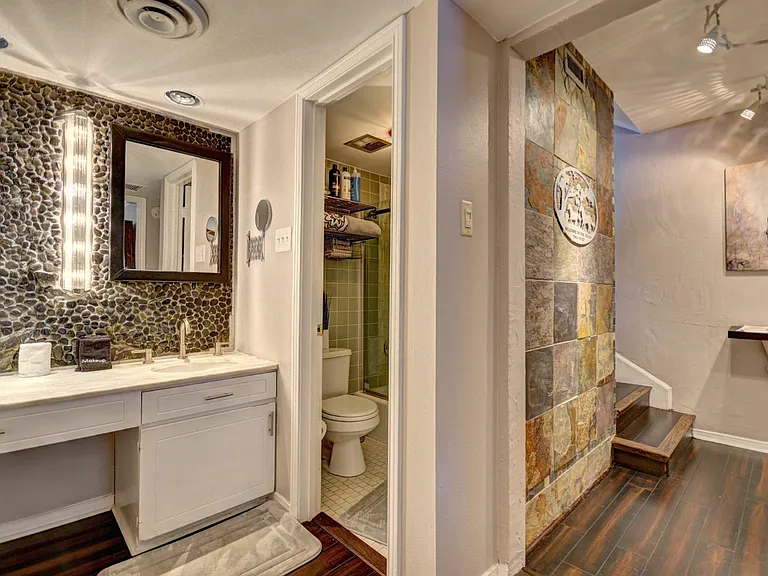 502 E Avenue J — Photo 20
