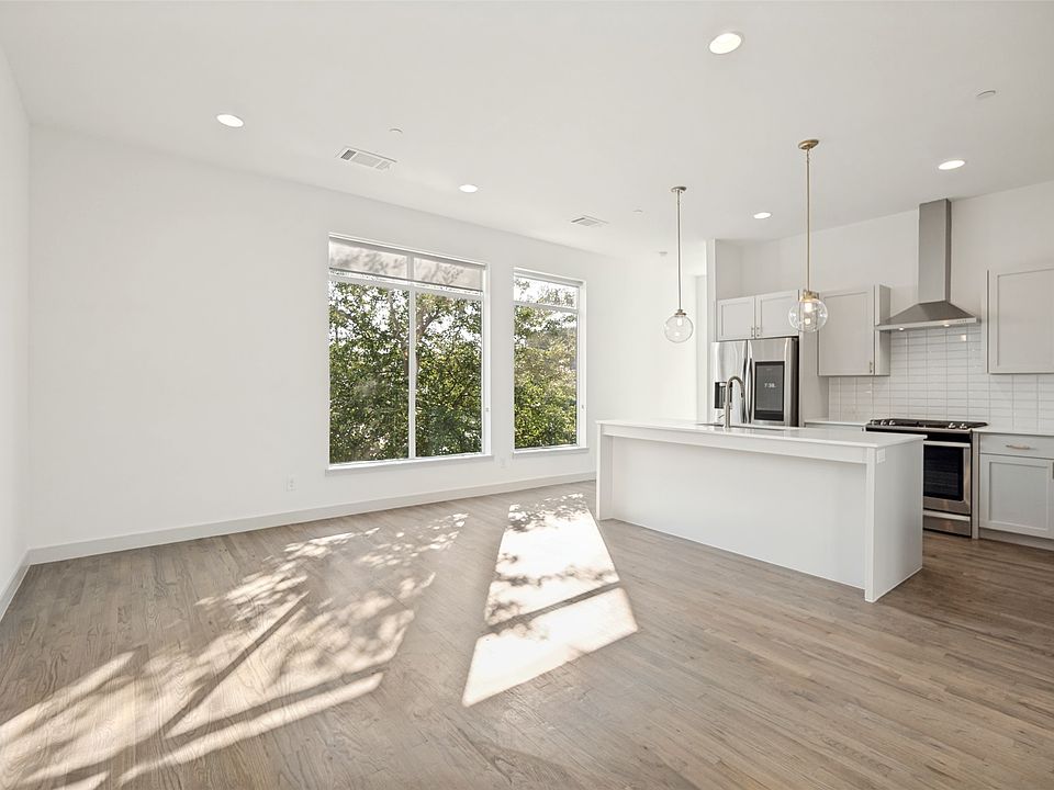 1st image of 2103 Bennett Ave #60