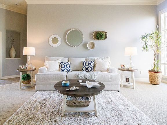 CROWN MOLDING TROUGHOUT