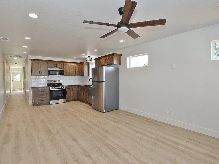 1115 S Commercial Ave #2 — Photo 18
