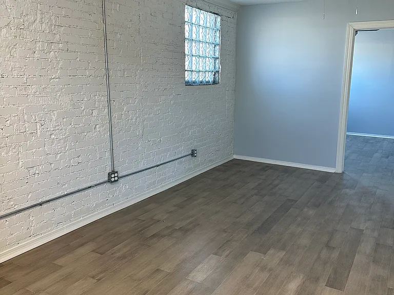 143 Main St N #6 — Photo 1