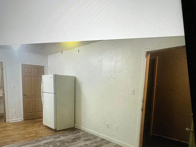 2436 E Lynn St — Photo 2