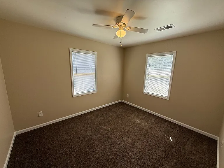 1063 Springdale St — Photo 11