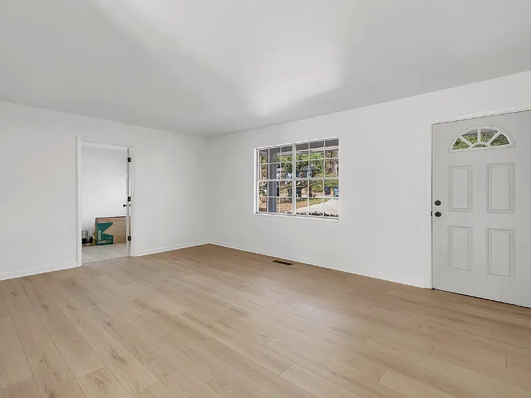 1369 Nancy Dr — Photo 5