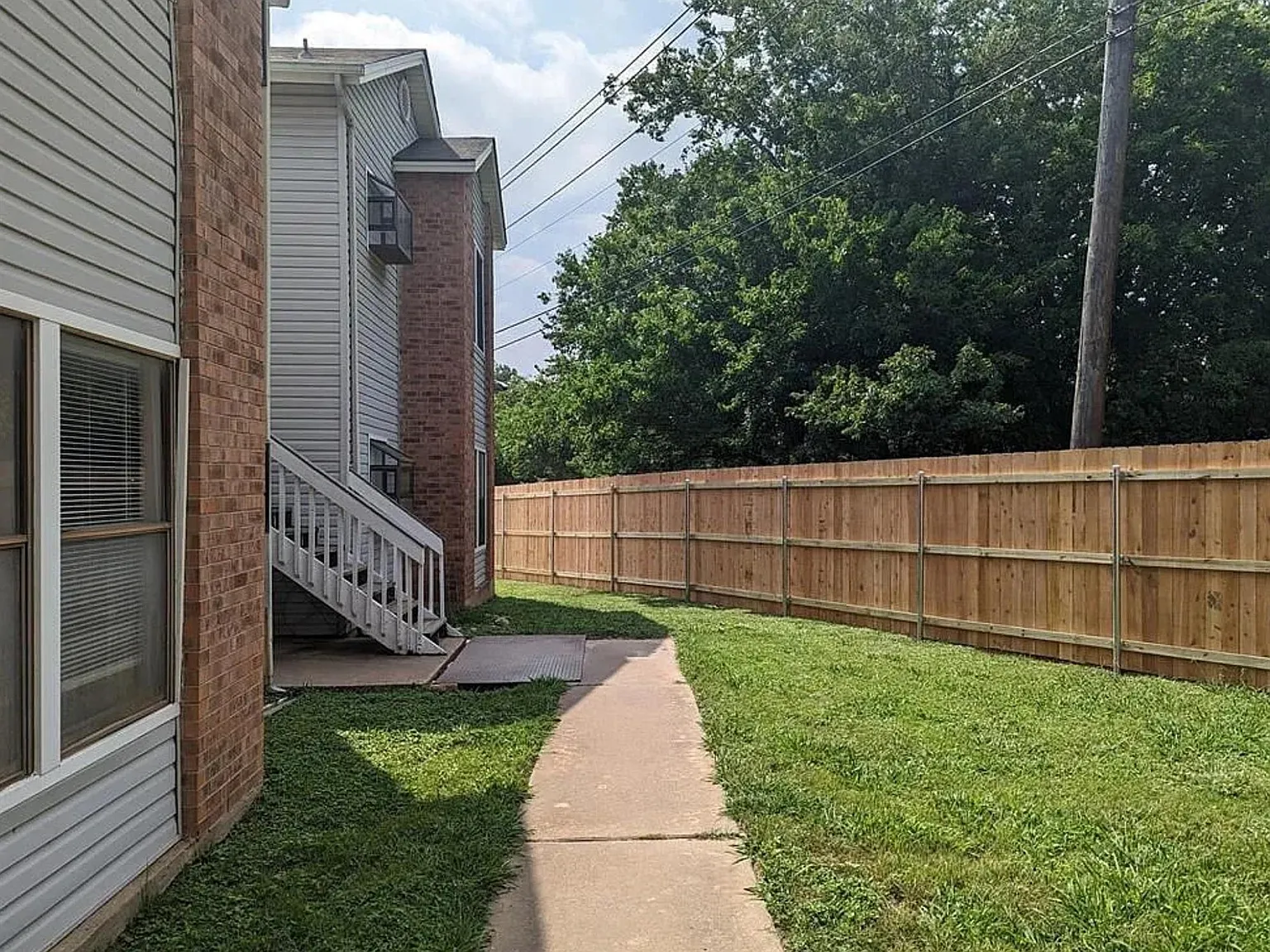 2 bed, 2.0 bath, 938 sqft, $1,250 — Photo 2