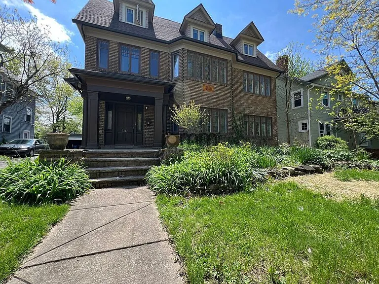 3232 Clarendon Rd — Photo 1
