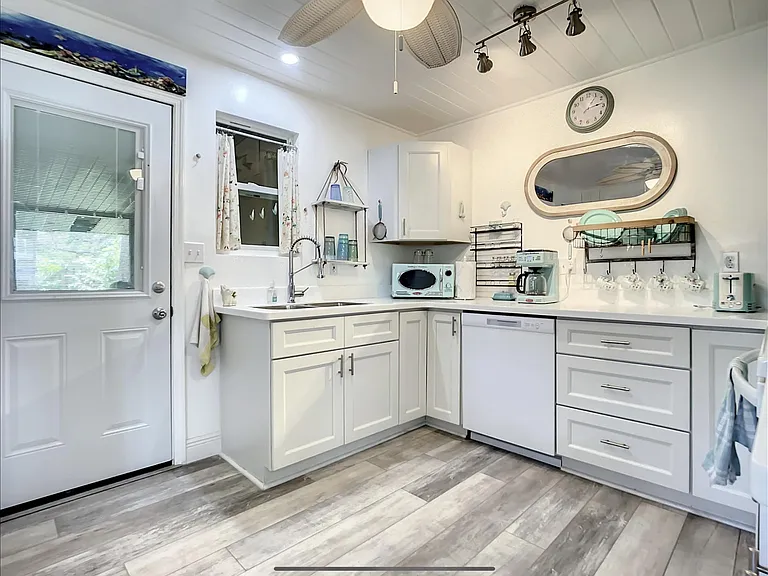 121 Granada St #E — Photo 3