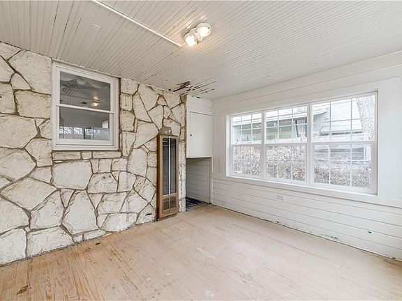 3rd image of 4405 Caswell Ave