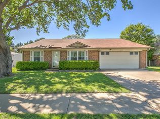 2312 Woodside Dr, Arlington, TX 76016