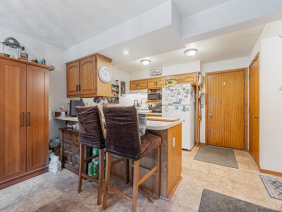 4th image of 68 Valerie Dr