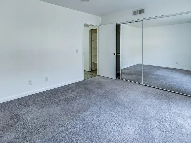 Canyon Crest Apts — Photo 9