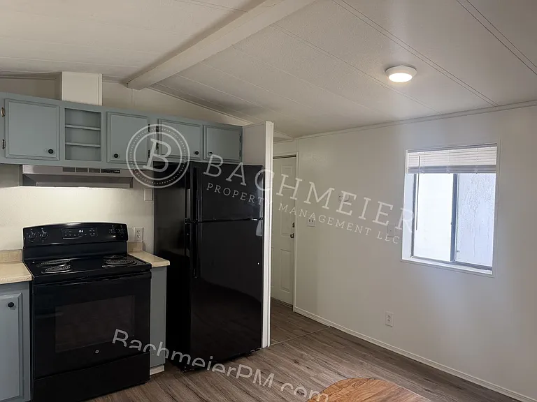 515 SW 14th St — Photo 5
