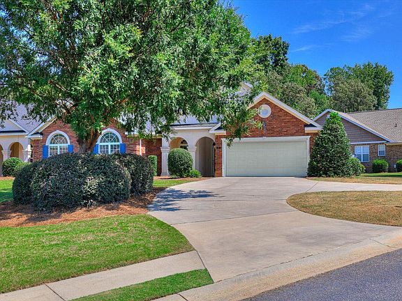 3rd image of 107 Cottonwood Creek Ln