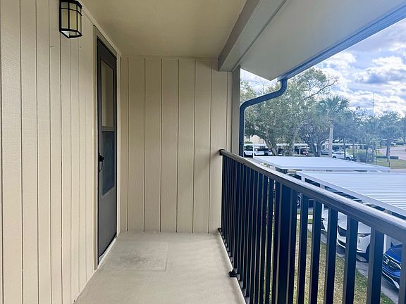 4th image of 34 Plantation Dr APT 203