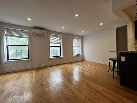 Rented by Oxford Property Group | media 7