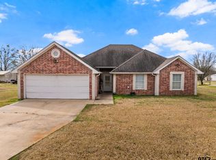 2927 Old Paris Rd, Mount Pleasant, TX 75455